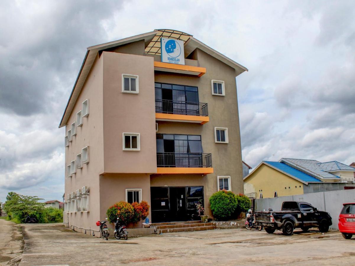 Oyo 90162 Remboelan Guest House Sungai Lutus Dış mekan fotoğraf