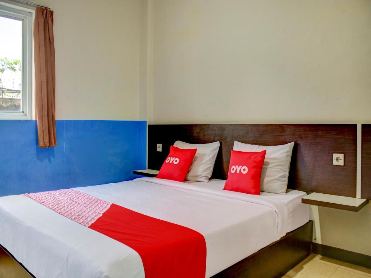 Oyo 90162 Remboelan Guest House Sungai Lutus Dış mekan fotoğraf