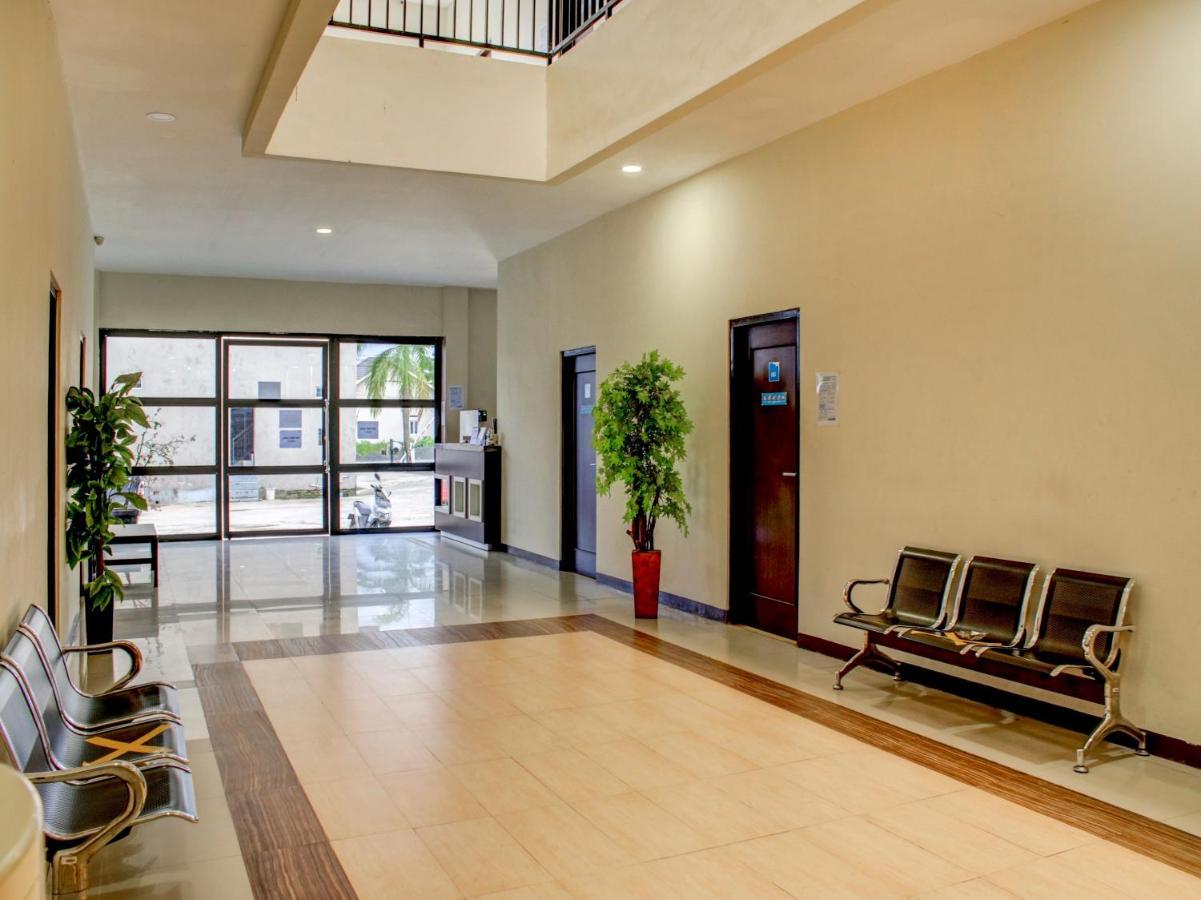 Oyo 90162 Remboelan Guest House Sungai Lutus Dış mekan fotoğraf