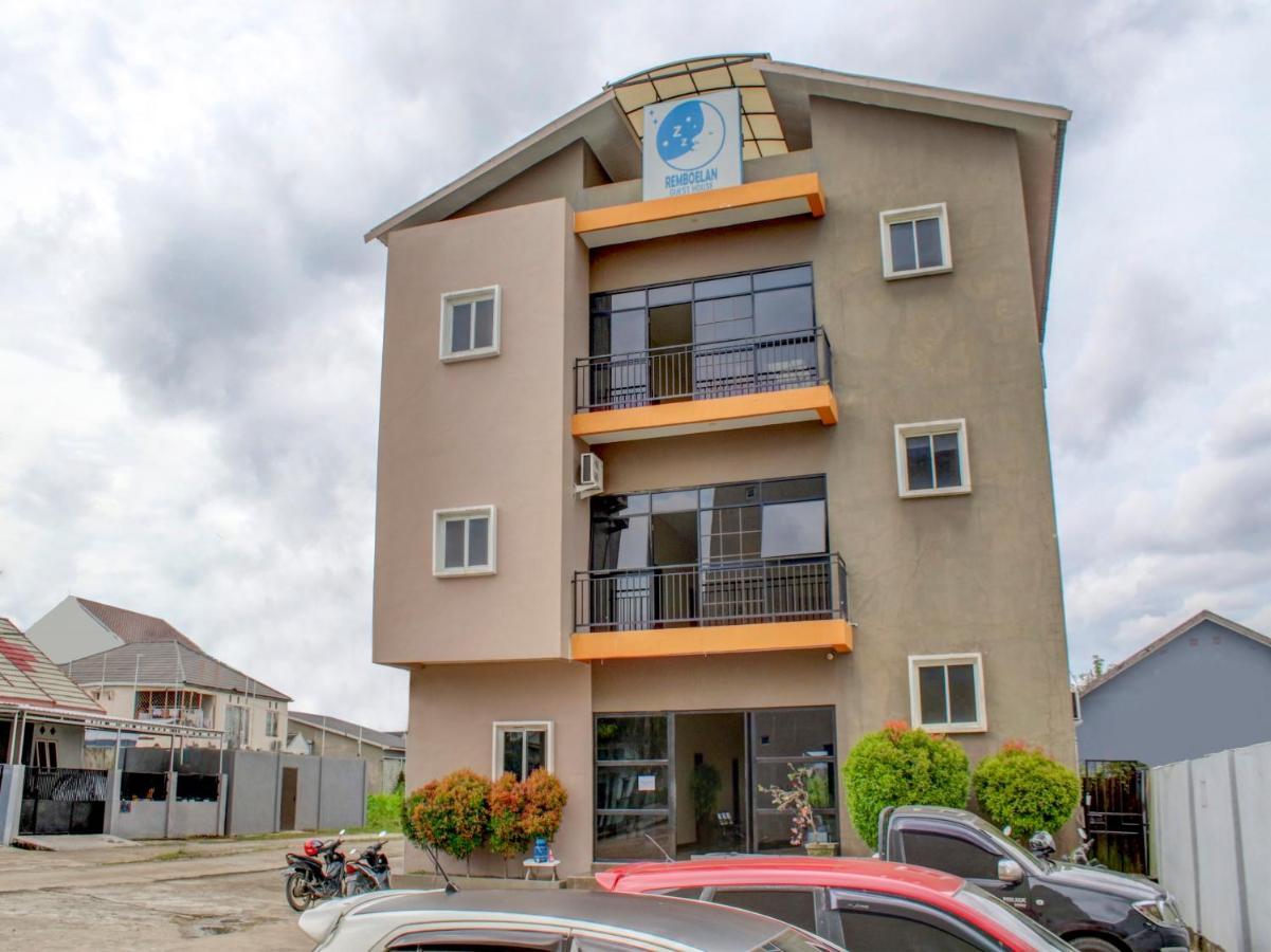 Oyo 90162 Remboelan Guest House Sungai Lutus Dış mekan fotoğraf