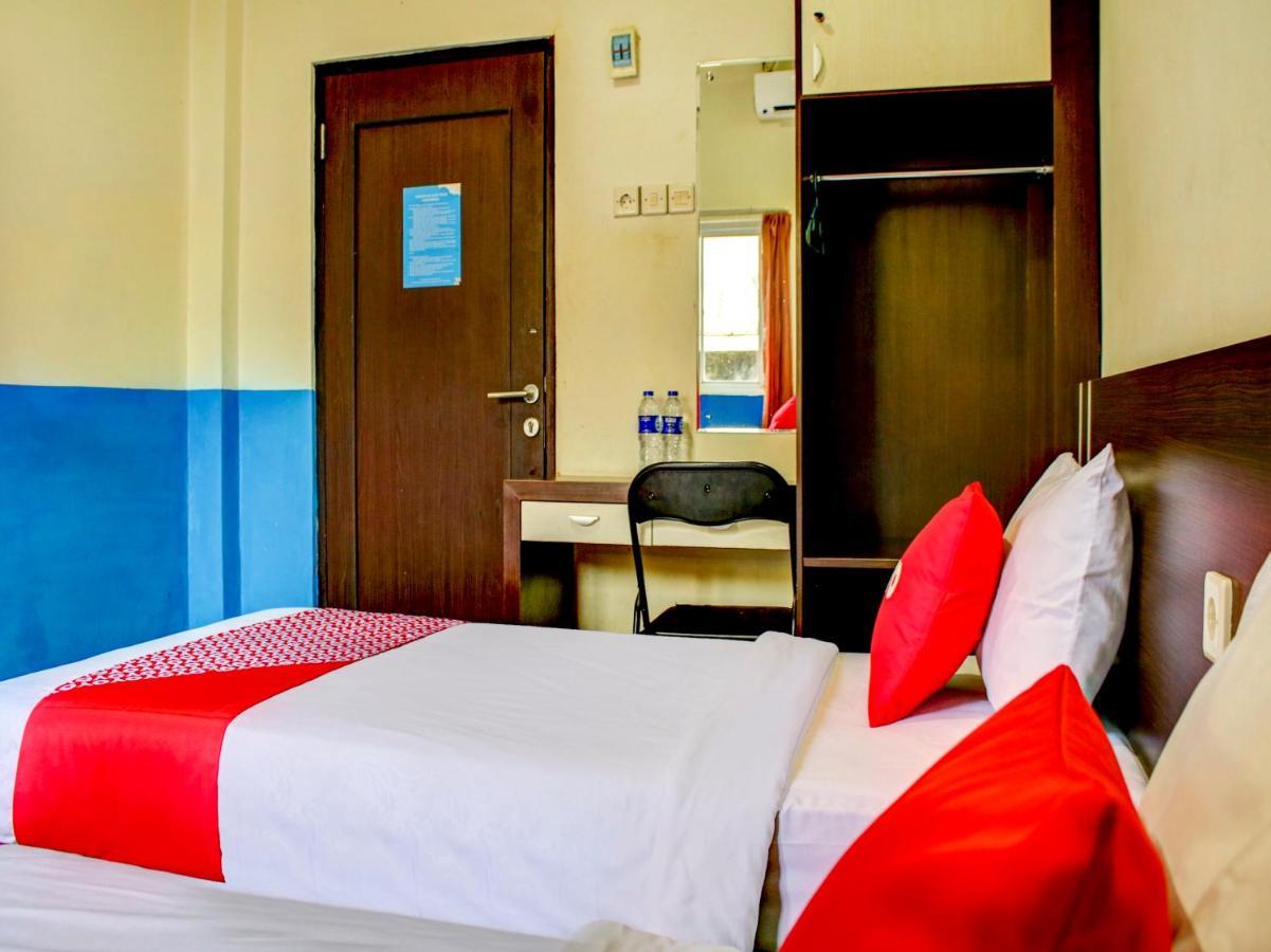Oyo 90162 Remboelan Guest House Sungai Lutus Dış mekan fotoğraf