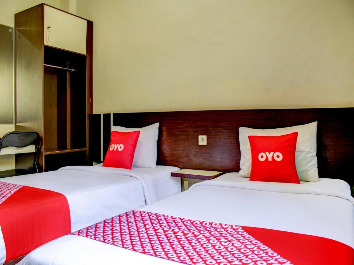Oyo 90162 Remboelan Guest House Sungai Lutus Dış mekan fotoğraf