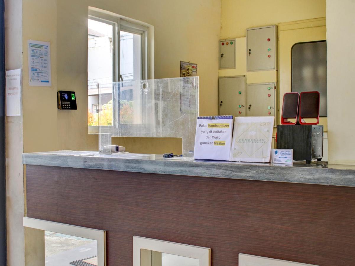 Oyo 90162 Remboelan Guest House Sungai Lutus Dış mekan fotoğraf